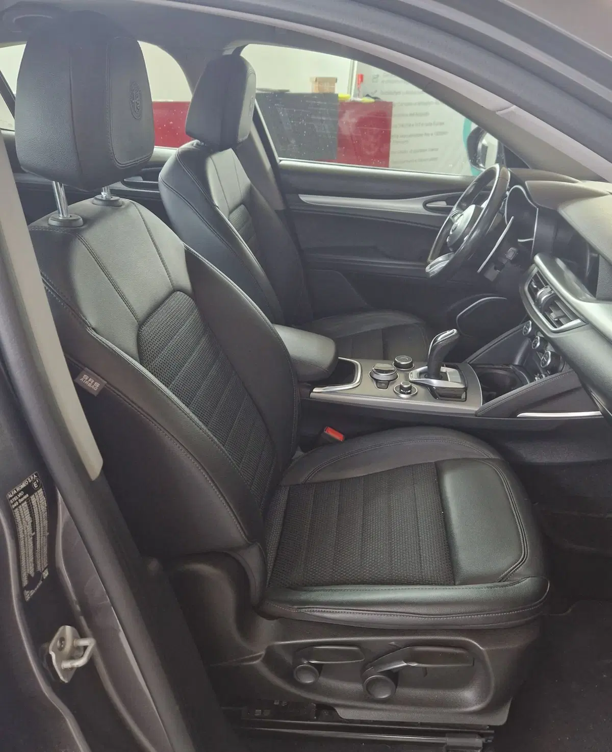 Alfa Romeo Stelvio usata a Terni (8)