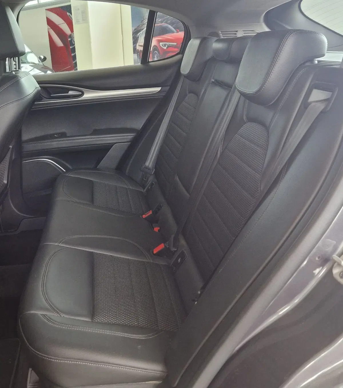 Alfa Romeo Stelvio usata a Terni (9)