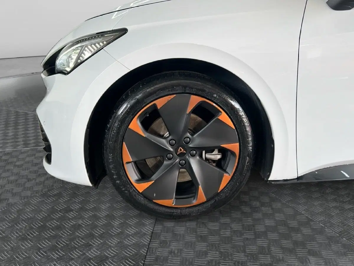 Cupra Born usata a Roma (9)