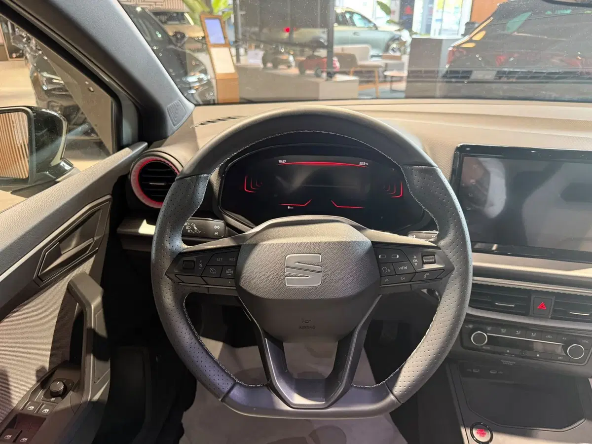 SEAT Ibiza nuova a Lecco (6)