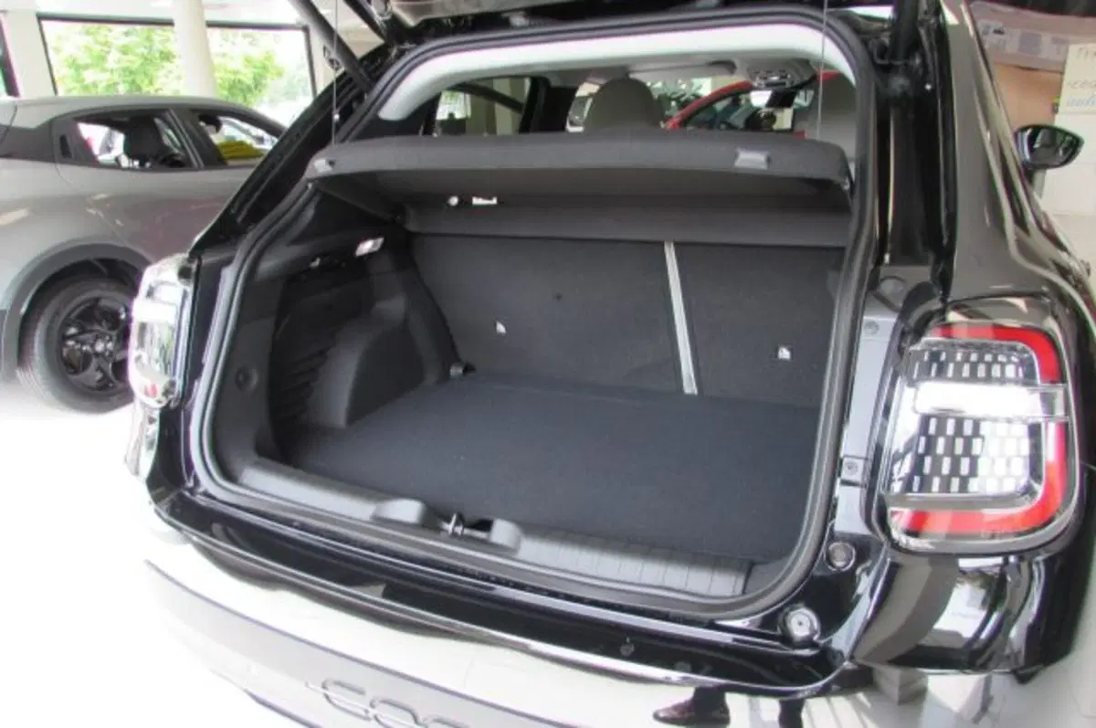 Fiat 600 nuova a Milano (14)