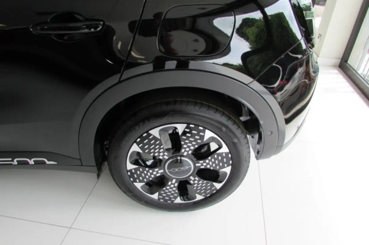 Fiat 600 nuova a Milano (6)