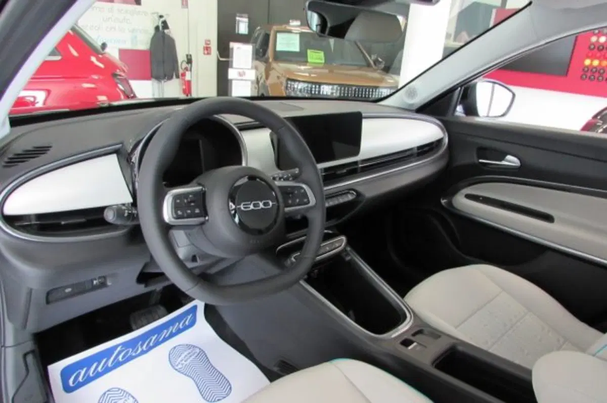 Fiat 600 nuova a Milano (8)