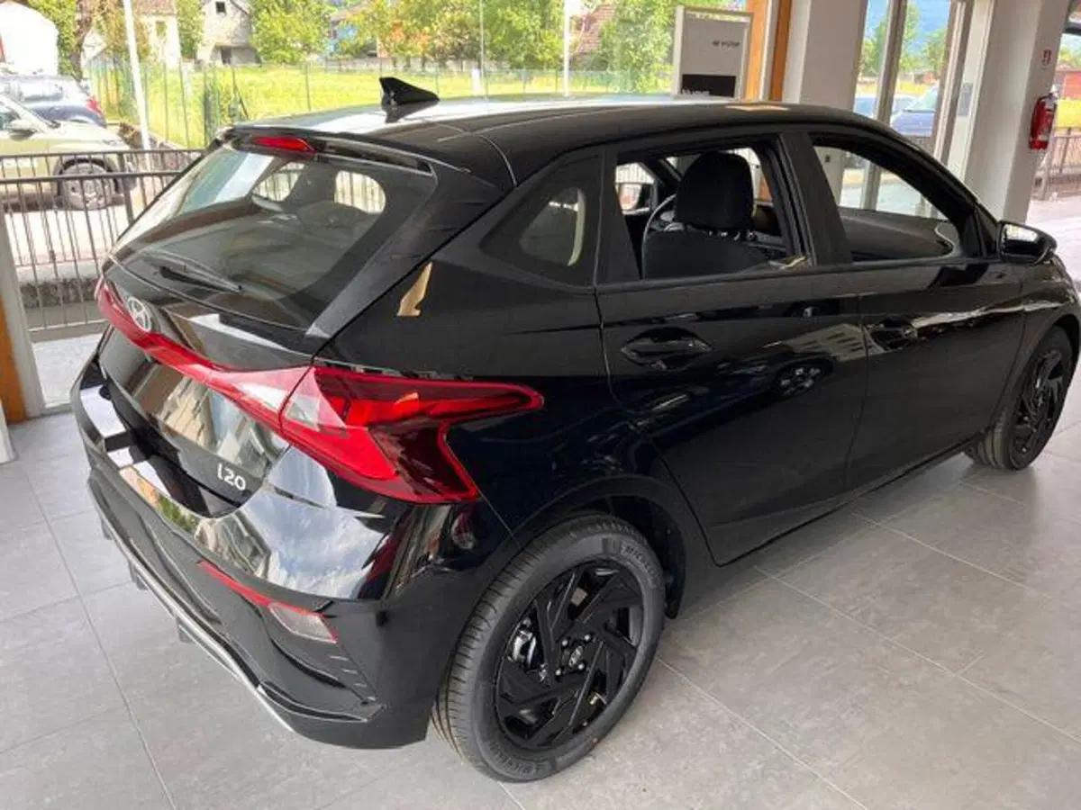 Hyundai i20 nuova a Verbano Cusio Ossola (6)
