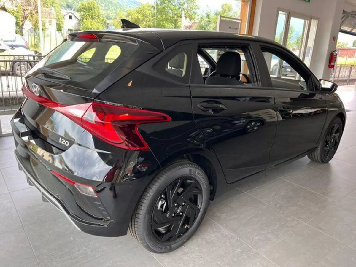 Hyundai i20 nuova a Verbano Cusio Ossola (7)