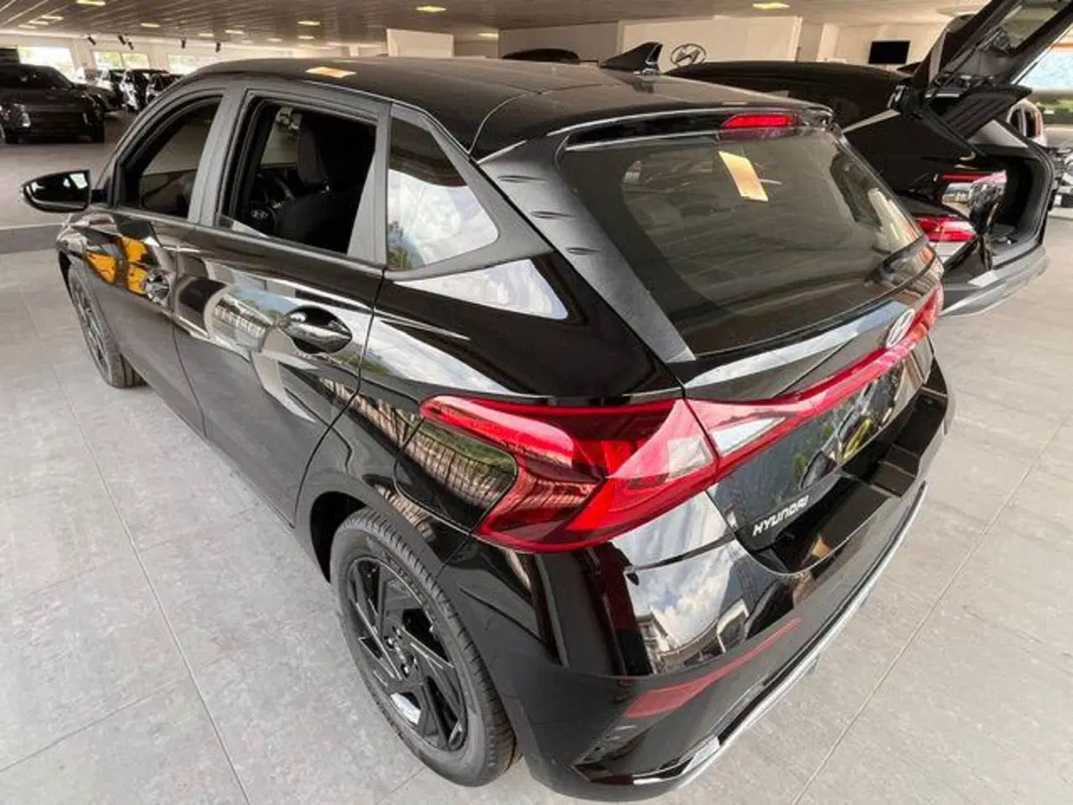 Hyundai i20 nuova a Verbano Cusio Ossola (8)