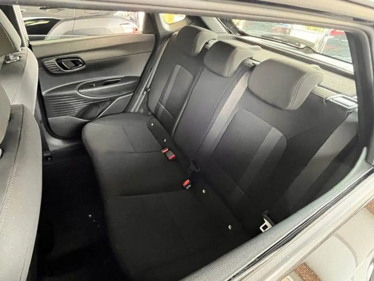 Hyundai i20 nuova a Verbano Cusio Ossola (9)