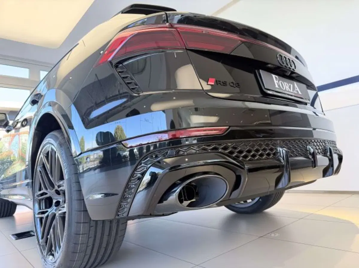 Audi RS Q8 nuova a Torino (13)