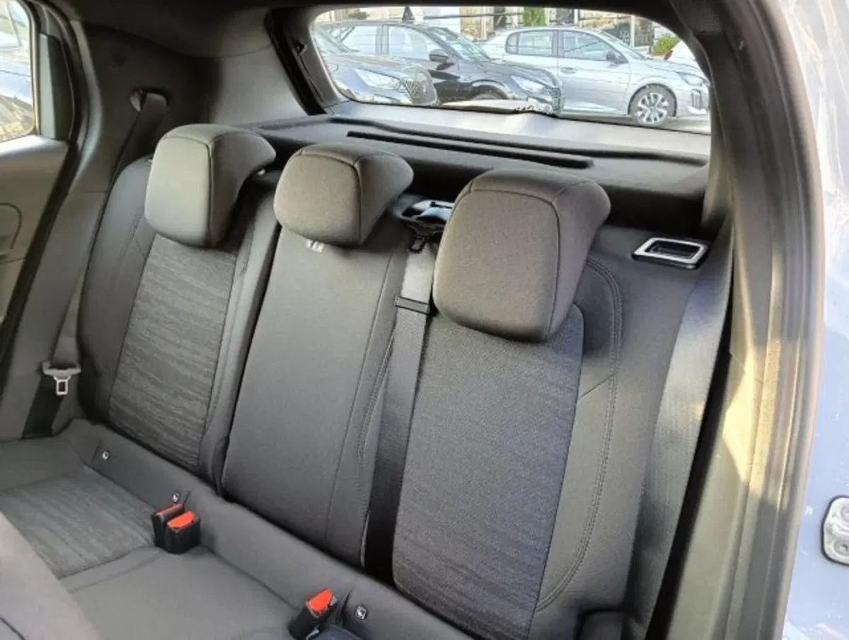 Jeep Avenger nuova a Brescia (10)