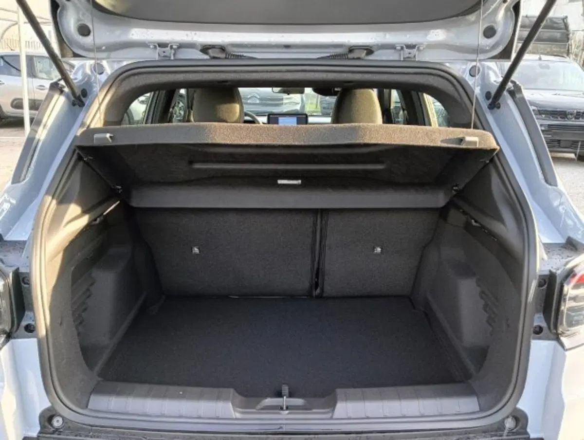 Jeep Avenger nuova a Brescia (14)