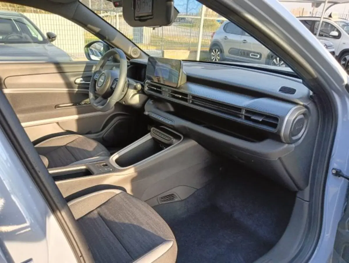 Jeep Avenger nuova a Brescia (15)