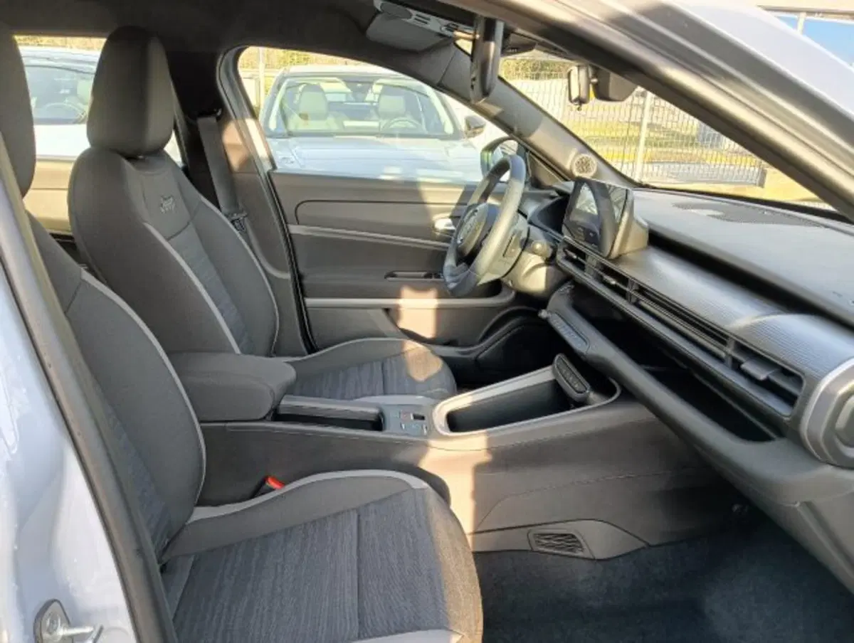 Jeep Avenger nuova a Brescia (16)