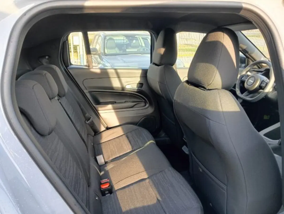 Jeep Avenger nuova a Brescia (17)