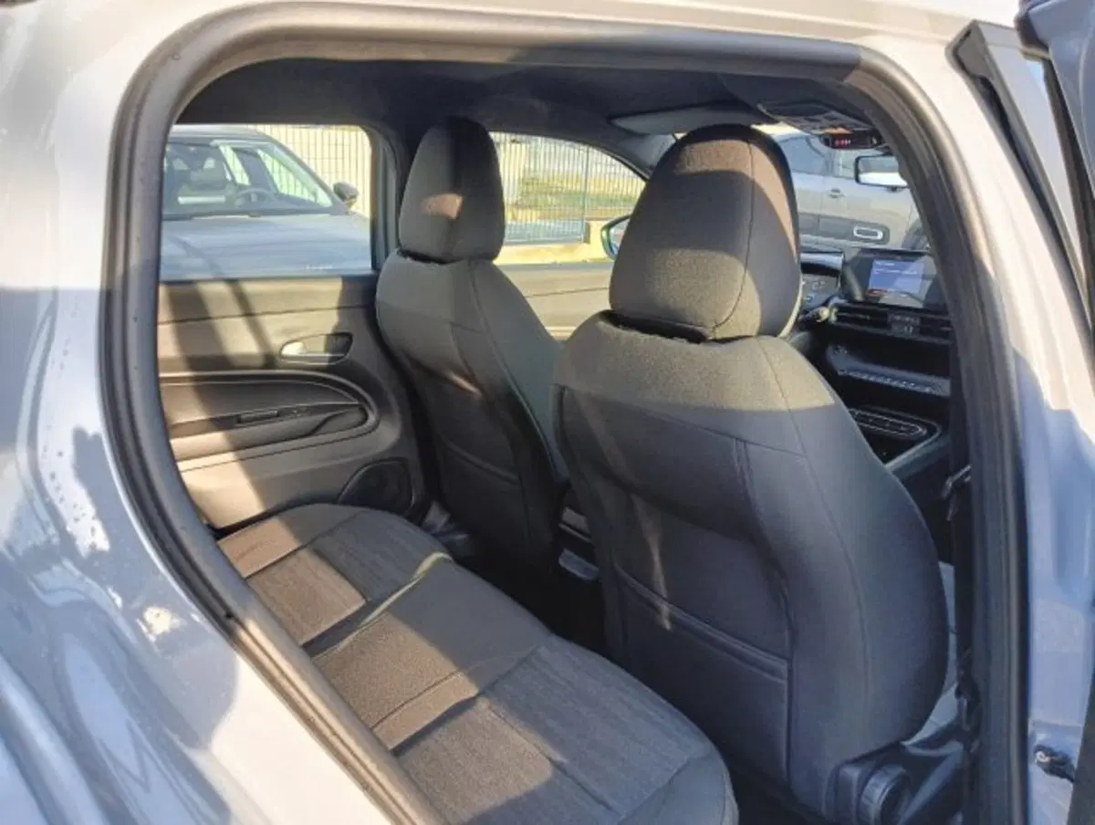 Jeep Avenger nuova a Brescia (18)
