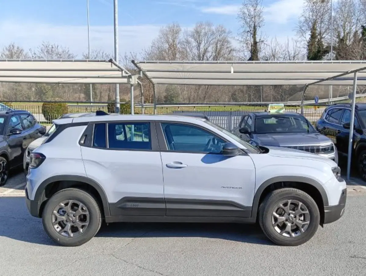 Jeep Avenger nuova a Brescia (4)