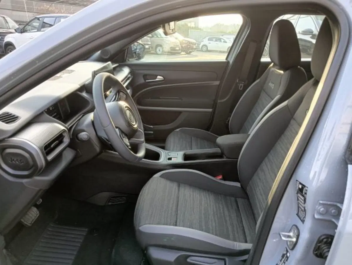 Jeep Avenger nuova a Brescia (9)