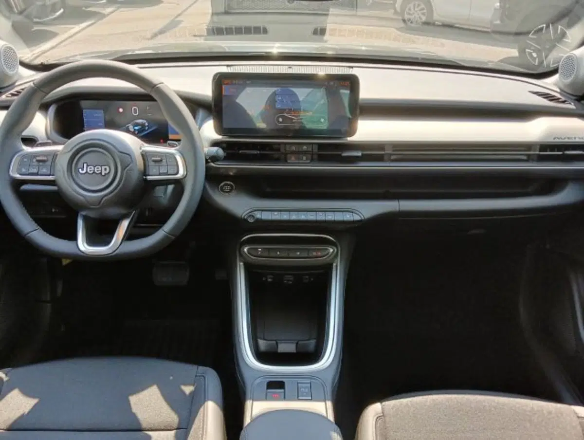 Jeep Avenger nuova a Brescia (11)