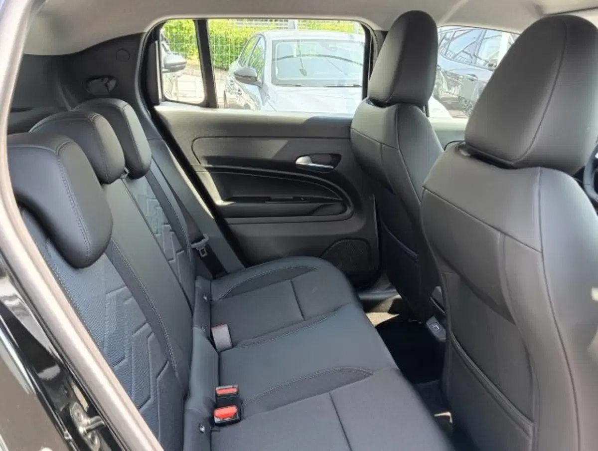 Jeep Avenger nuova a Brescia (19)
