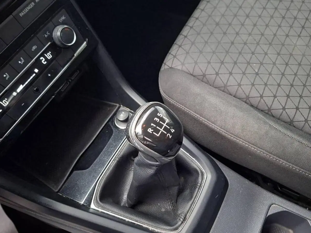 Volkswagen T-Cross usata a Torino (10)