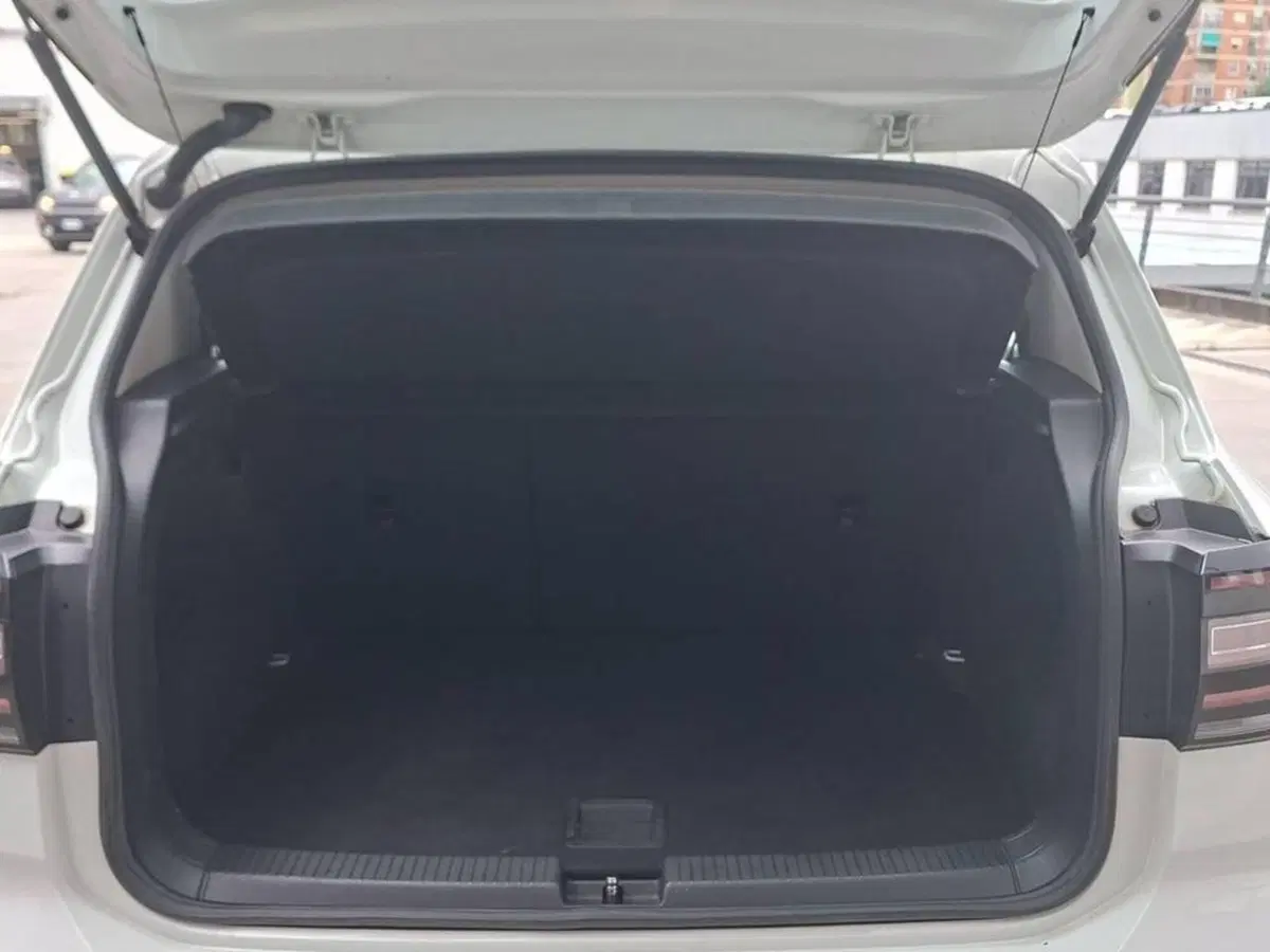 Volkswagen T-Cross usata a Torino (14)
