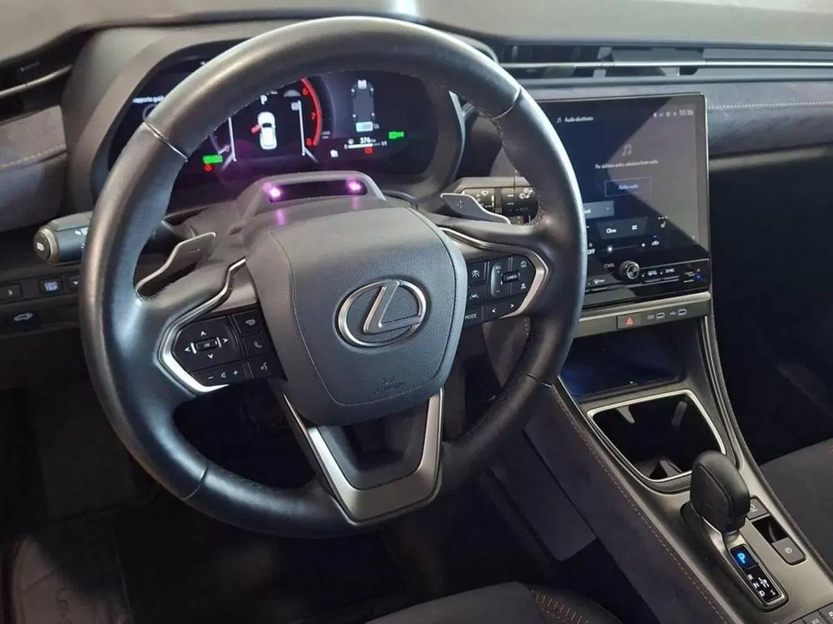 Lexus LBX usata a Torino (12)