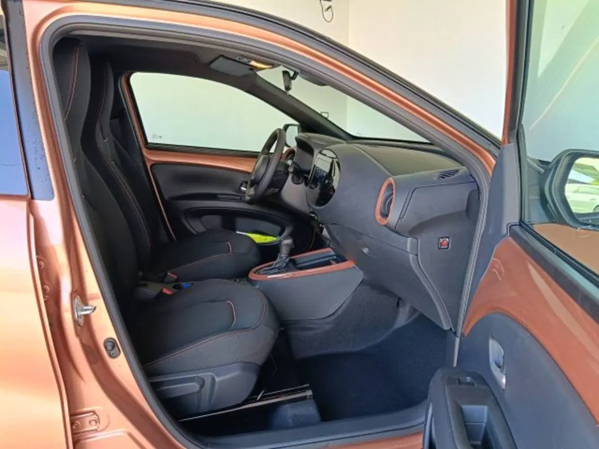 Toyota Aygo X nuova a Teramo (11)