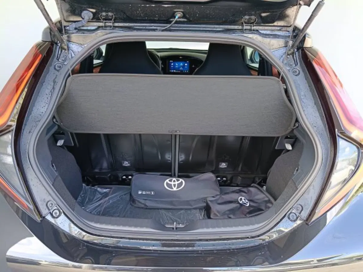 Toyota Aygo X nuova a Teramo (18)