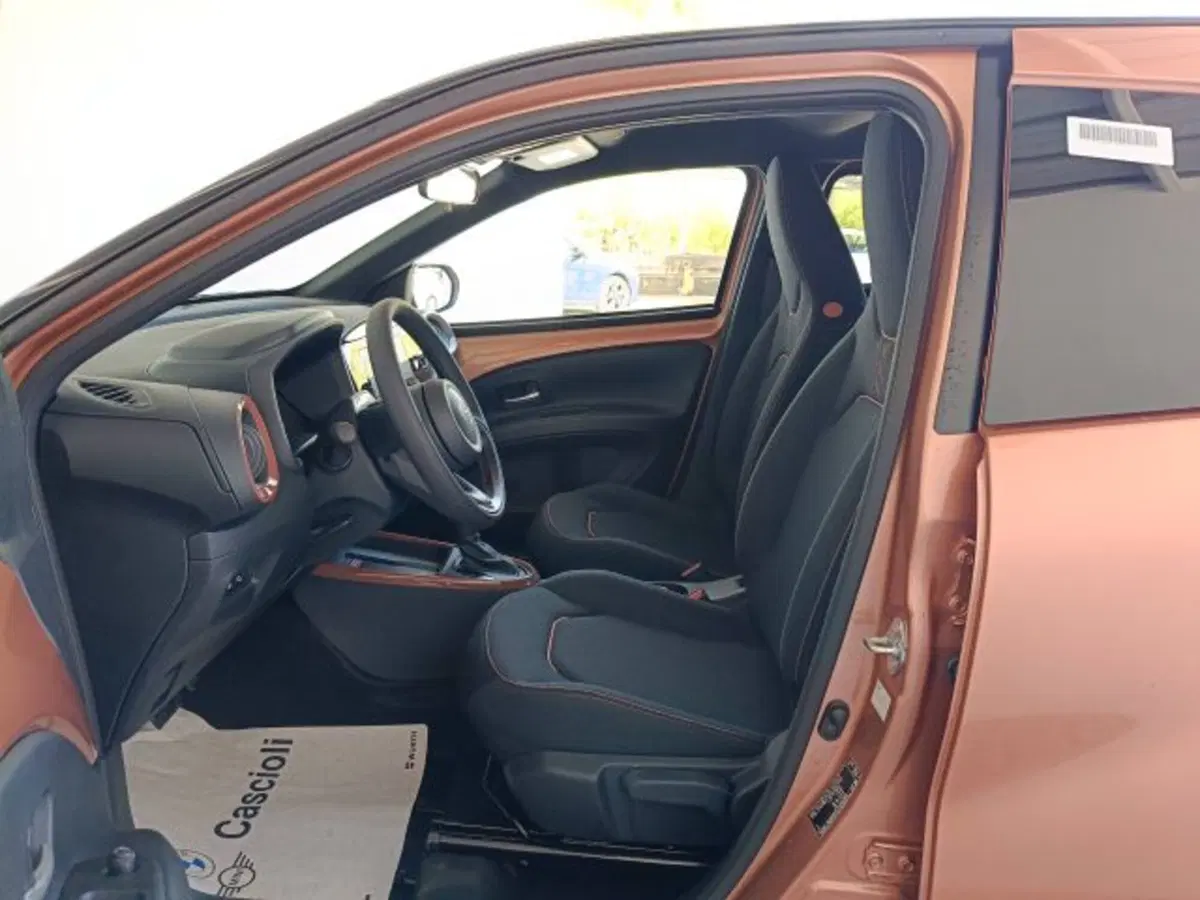 Toyota Aygo X nuova a Teramo (8)