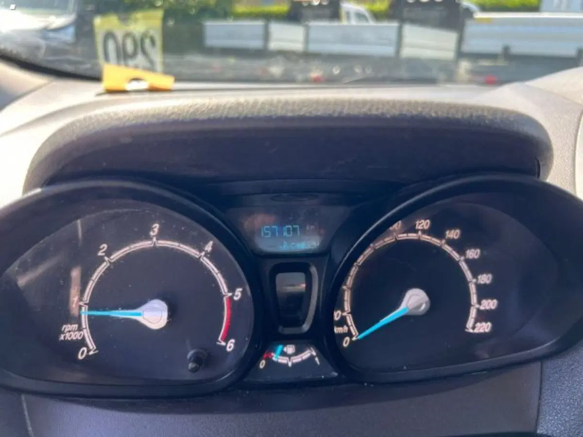 Ford Transit Courier usata a Lucca (10)
