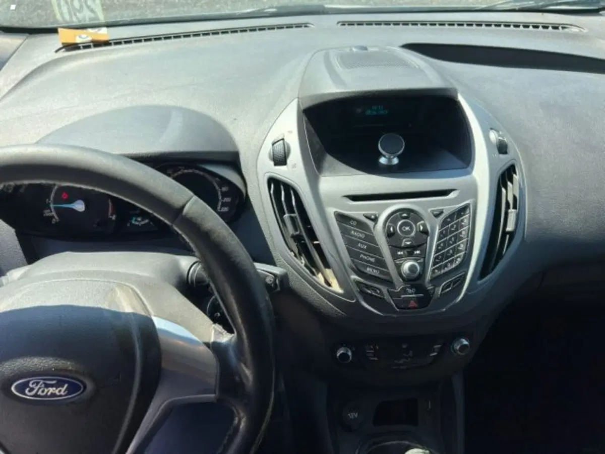 Ford Transit Courier usata a Lucca (11)