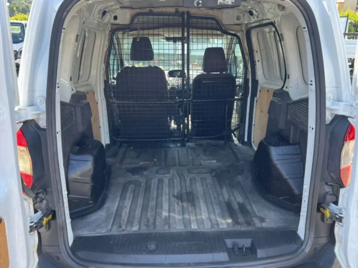 Ford Transit Courier usata a Lucca (9)
