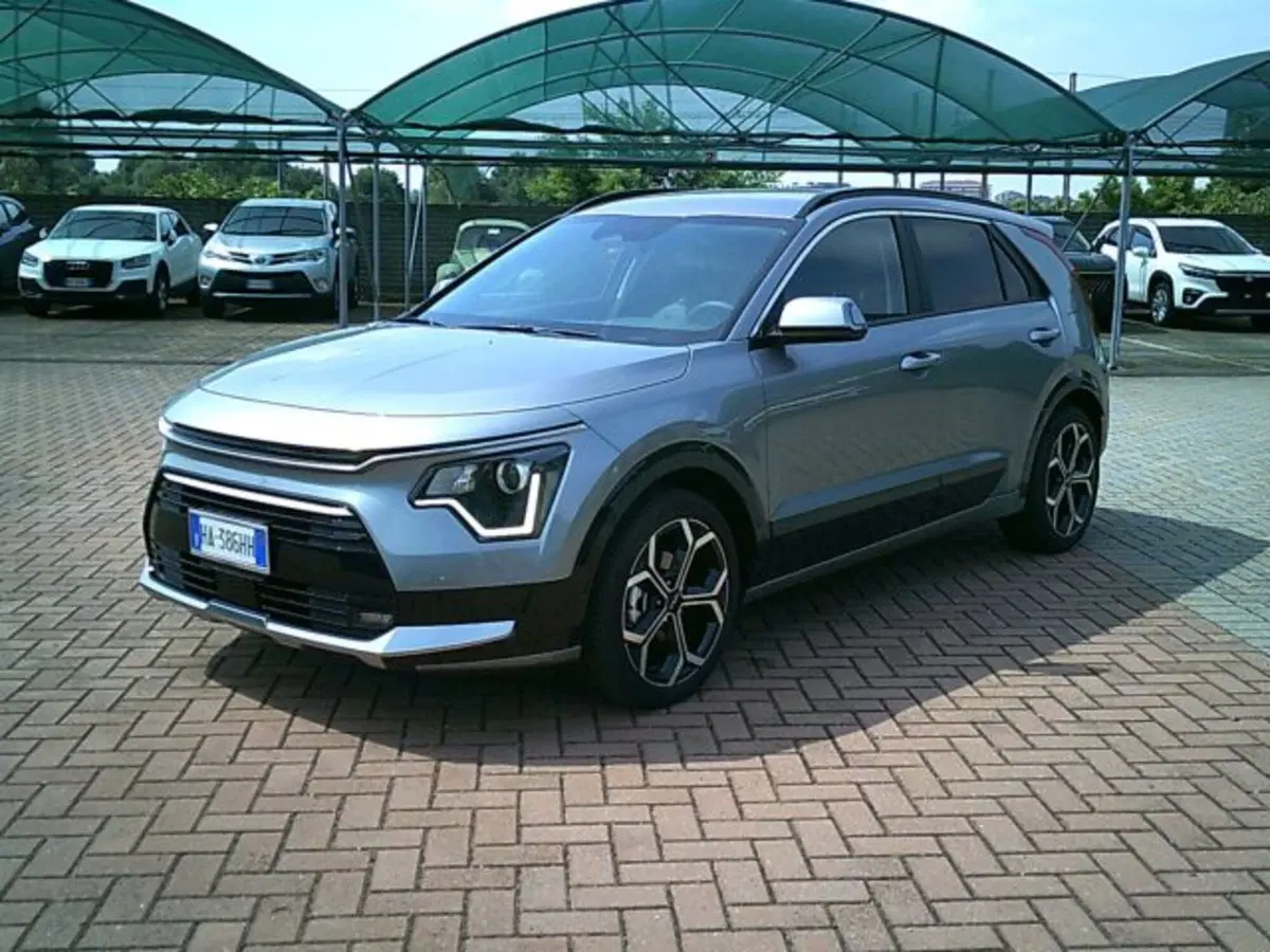 Kia Niro nuova a Novara (2)
