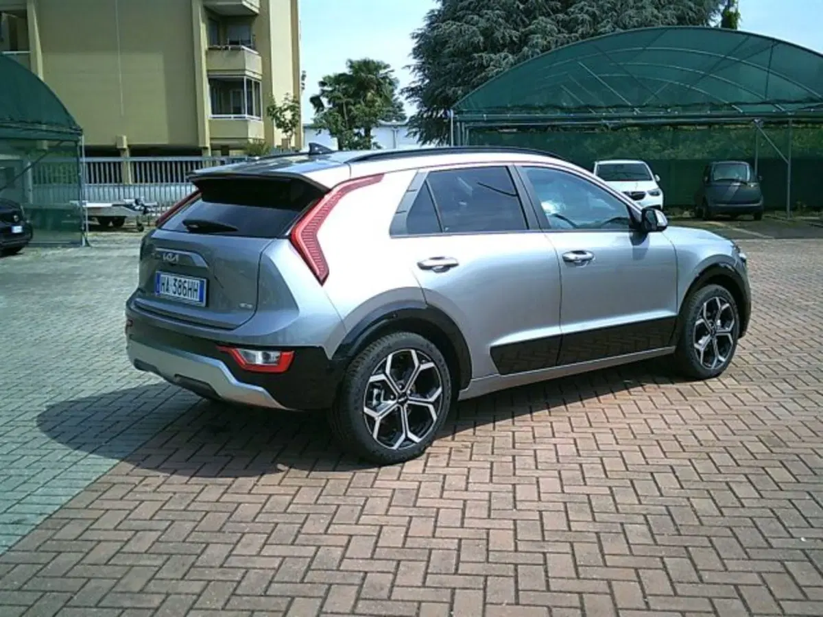 Kia Niro nuova a Novara (4)