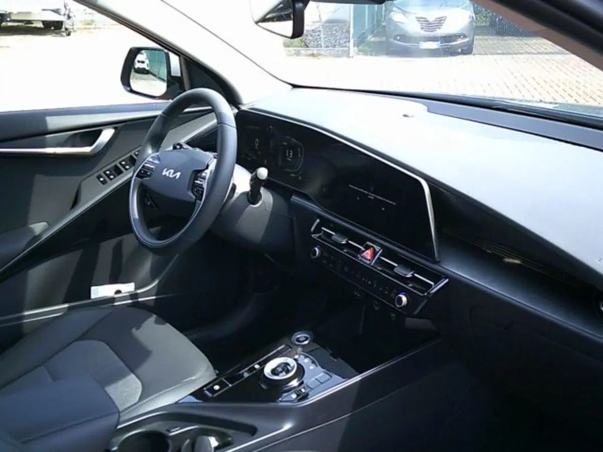 Kia Niro nuova a Novara (7)
