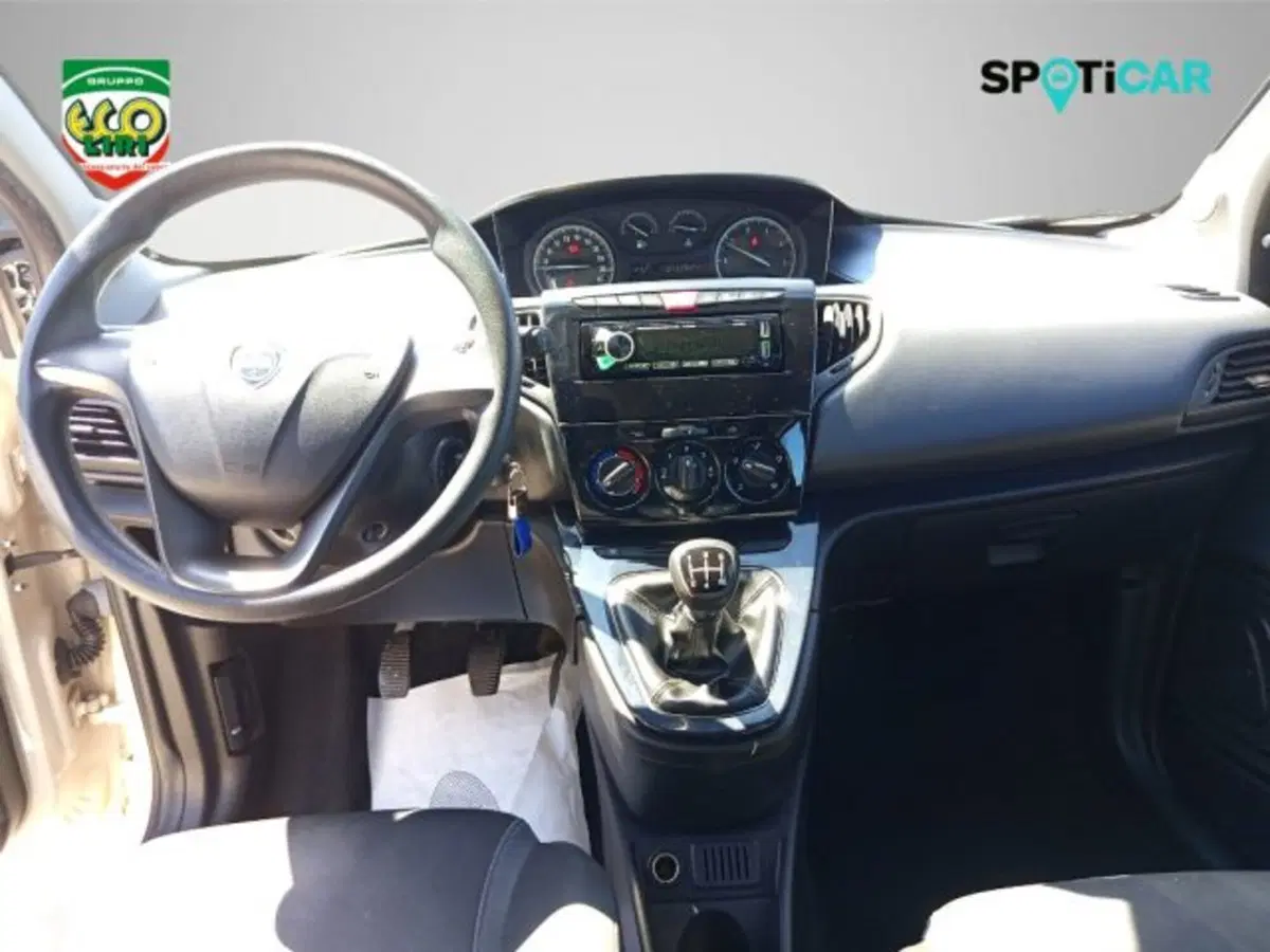 Lancia Ypsilon usata a Frosinone (10)