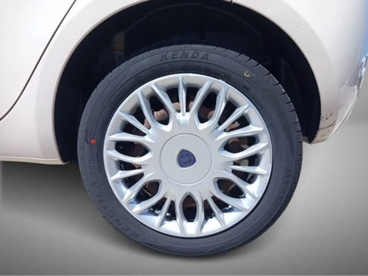 Lancia Ypsilon usata a Frosinone (9)