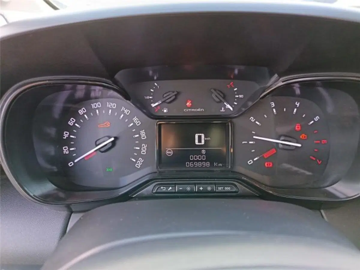 Citroen C3 Aircross usata a Bari (16)