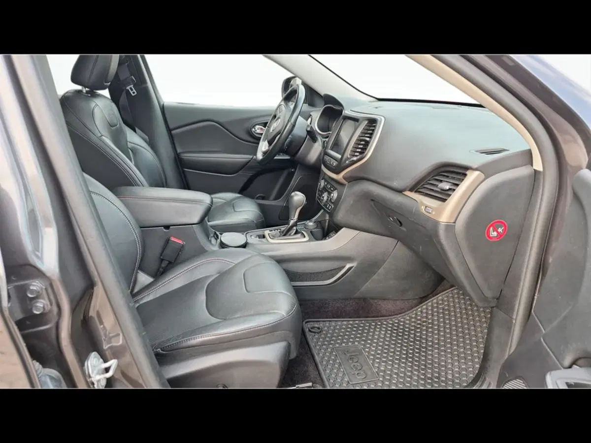Jeep Cherokee usata a Varese (3)