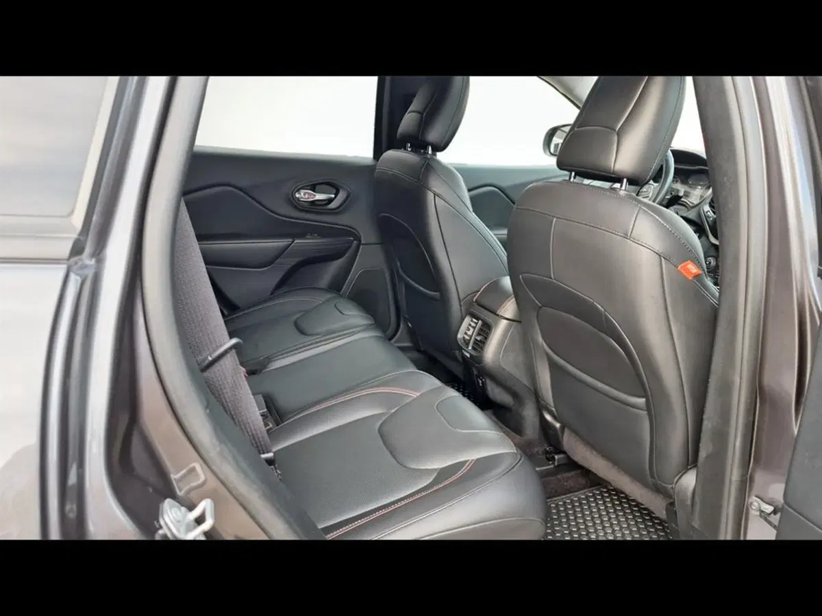 Jeep Cherokee usata a Varese (5)