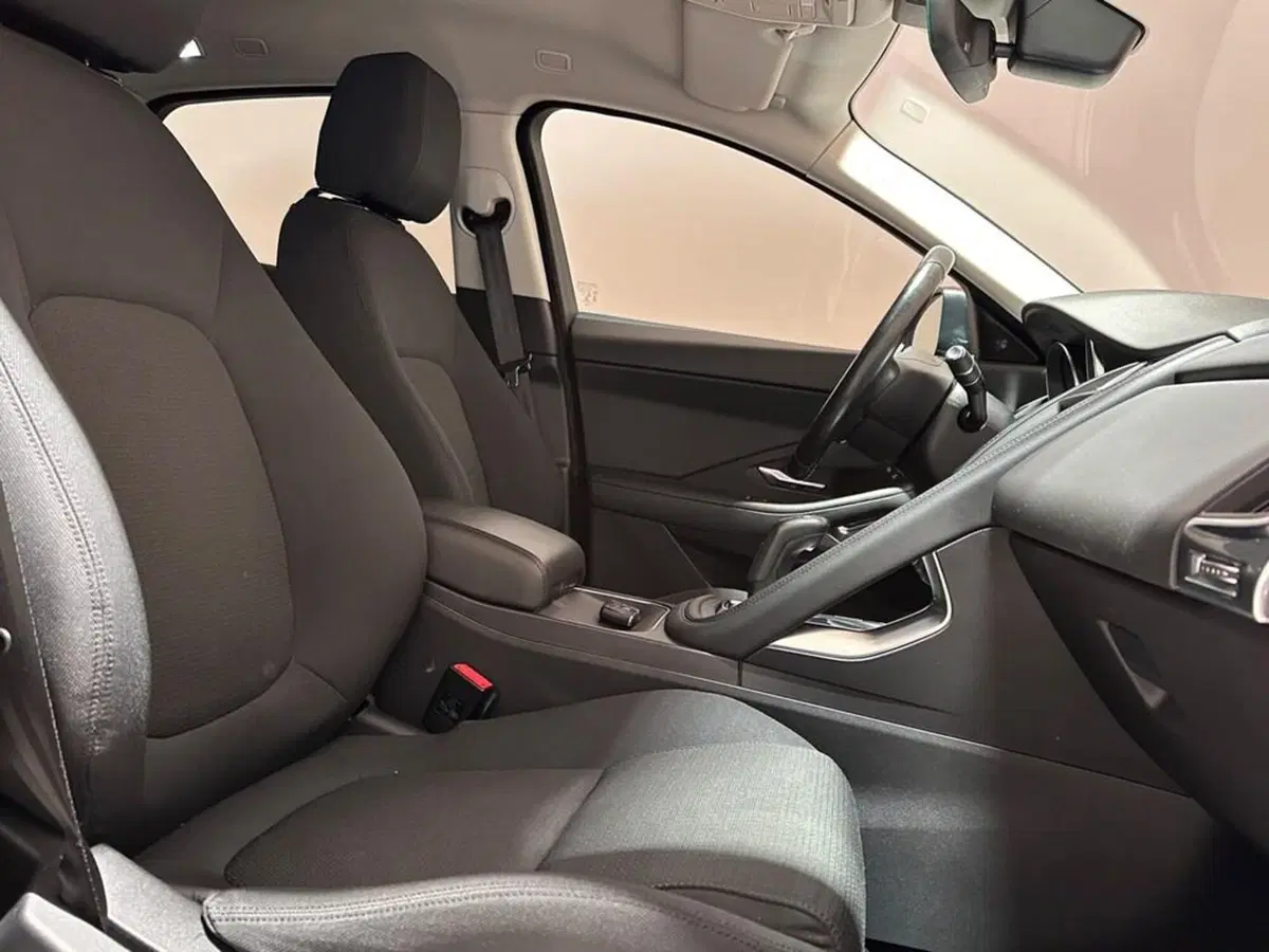 Jaguar E-Pace usata a Varese (10)