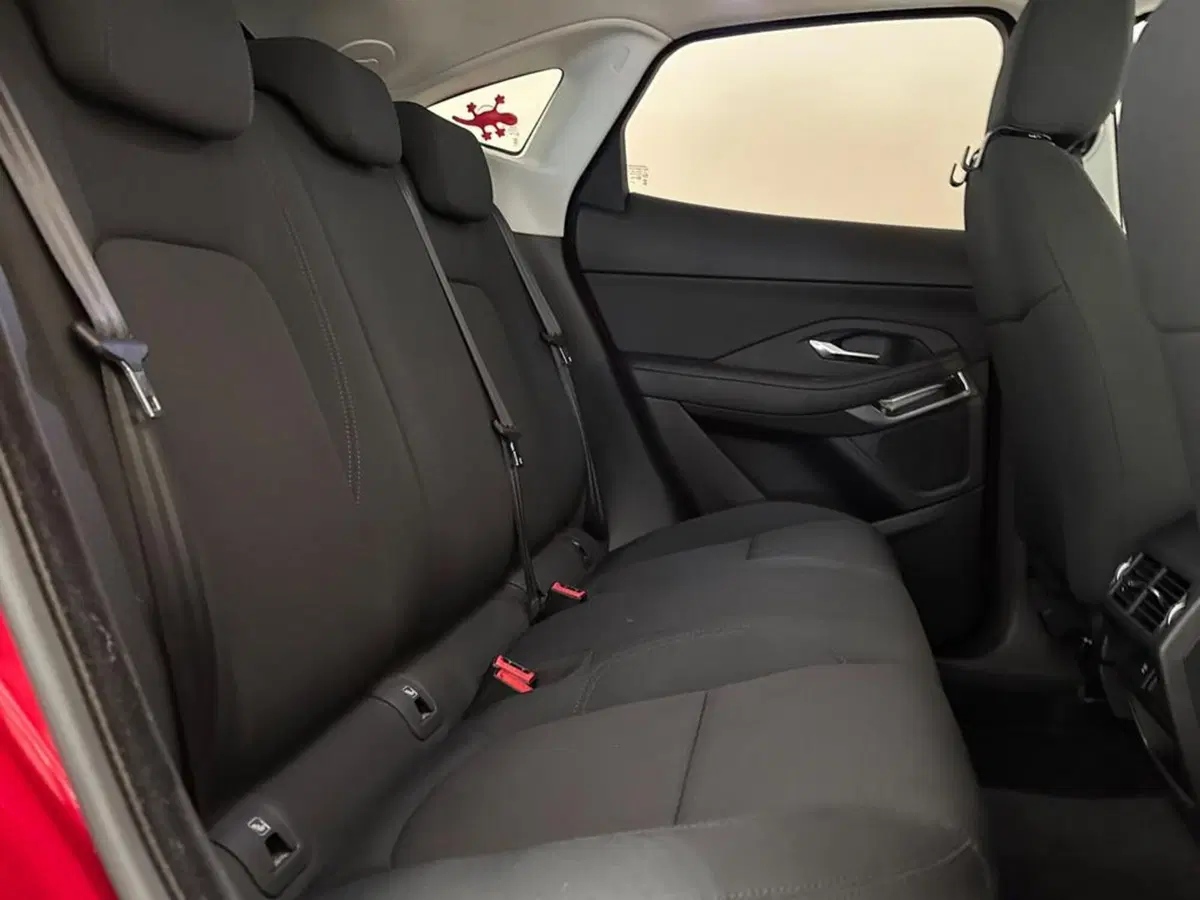 Jaguar E-Pace usata a Varese (11)
