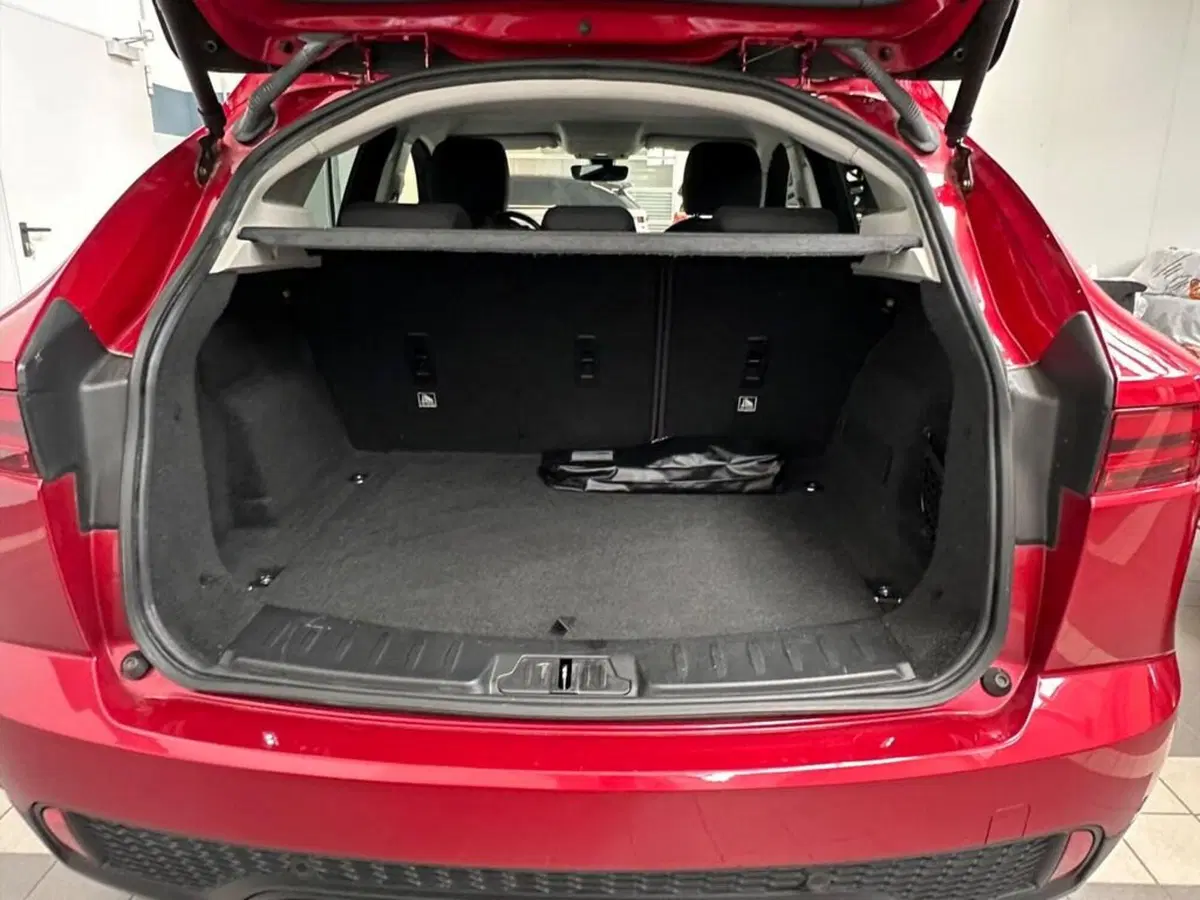 Jaguar E-Pace usata a Varese (15)