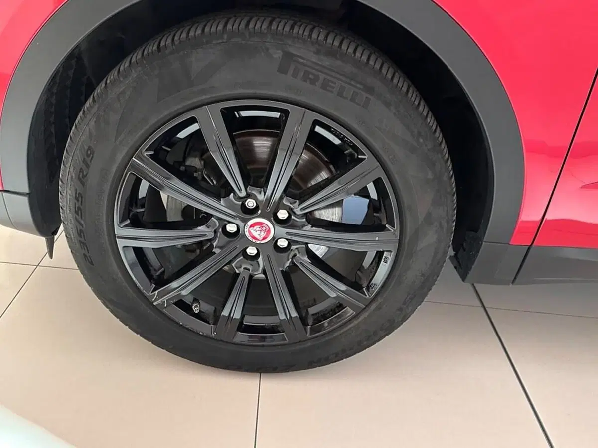 Jaguar E-Pace usata a Varese (6)