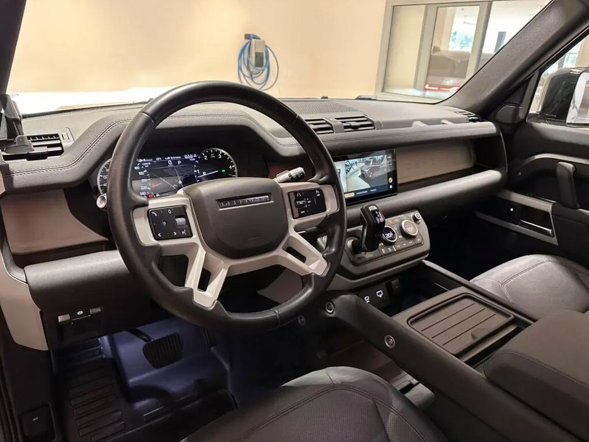 Land Rover Defender usata a Varese (10)