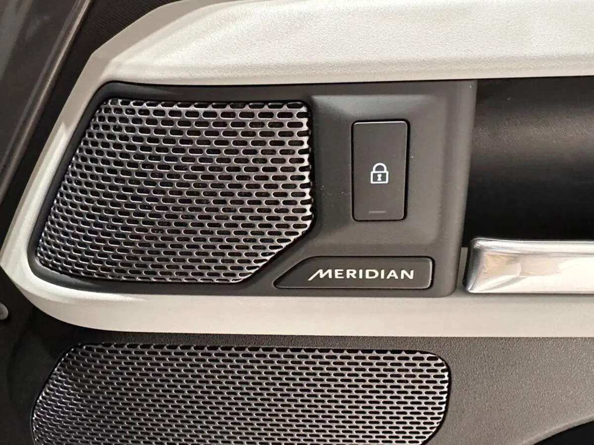 Land Rover Defender usata a Varese (14)