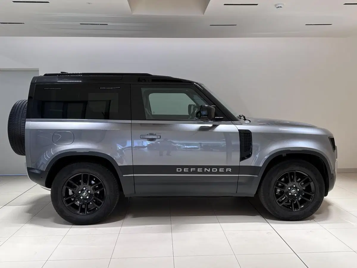 Land Rover Defender usata a Varese (5)