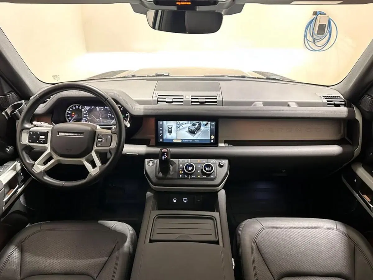 Land Rover Defender usata a Varese (9)