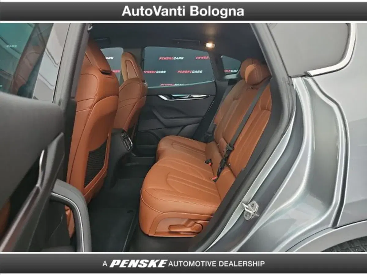 Maserati Levante usata a Bologna (11)