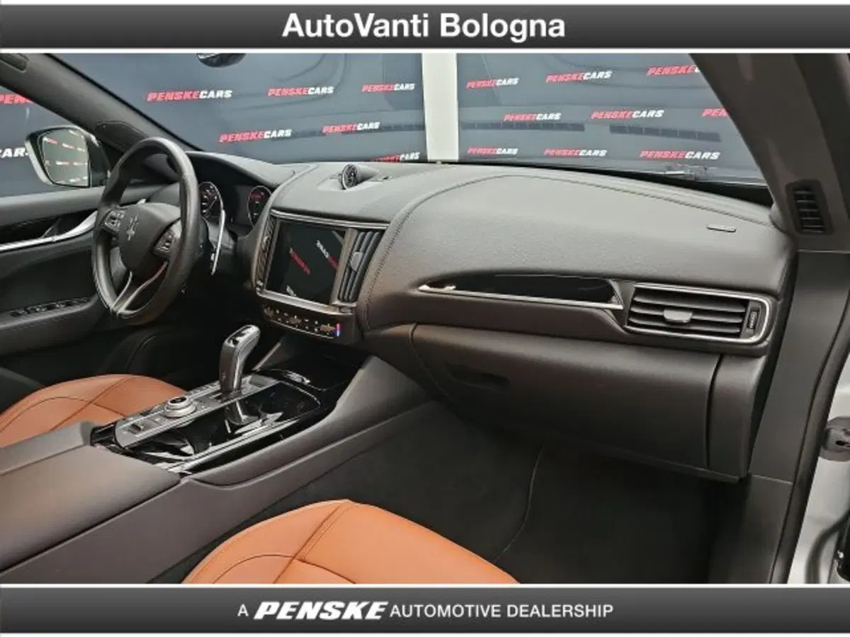 Maserati Levante usata a Bologna (15)