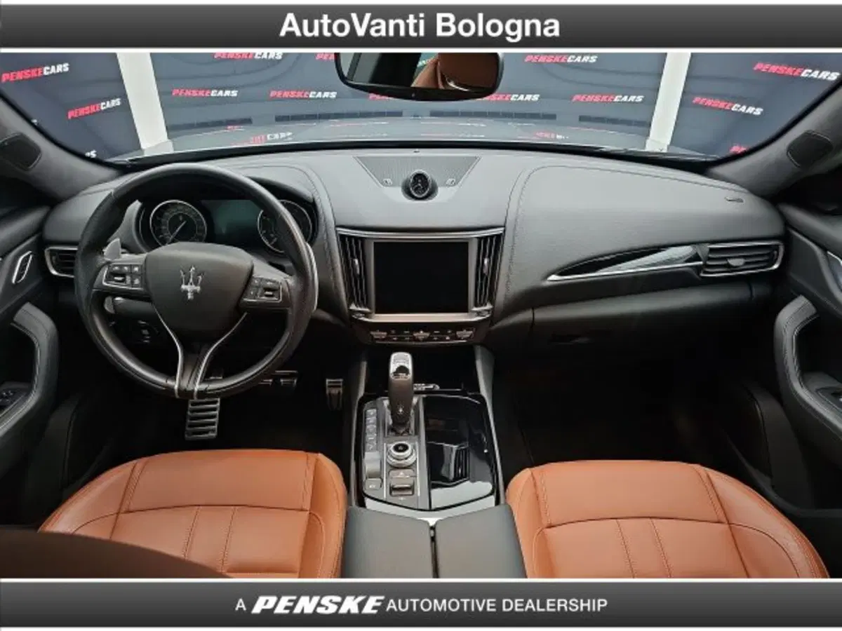 Maserati Levante usata a Bologna (9)